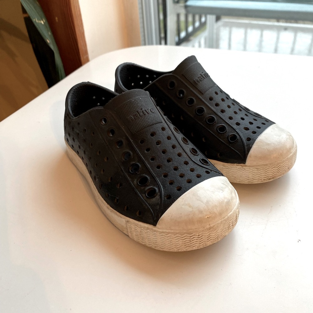 Native shoes - size C8